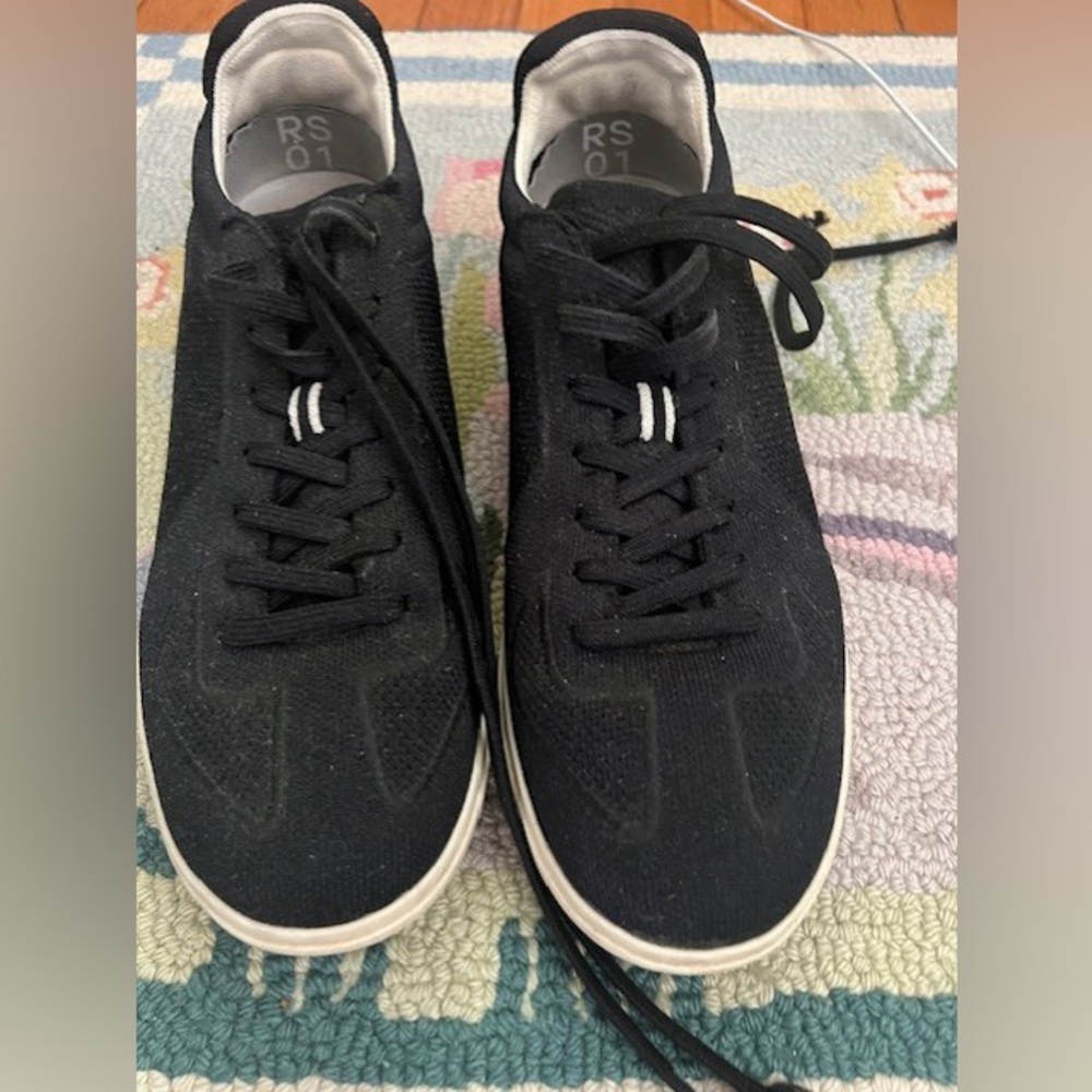 Rothys RS01 sneakers in Black-10.5......great condition